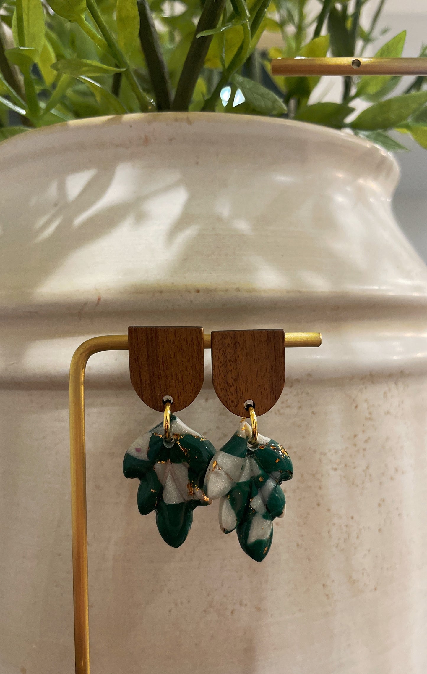 Emerald Flake Leaves